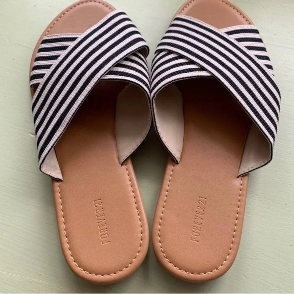 Classic Striped Slides - Picture 3 of 4